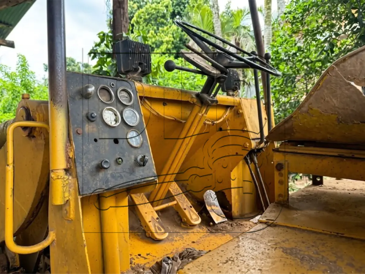 LOTE 001 - Pá Carregadeira