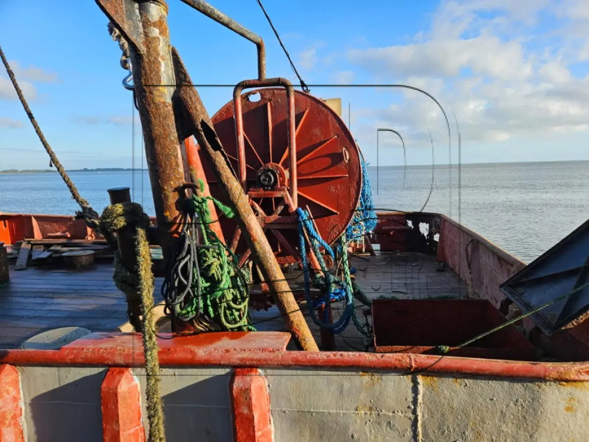 LOTE 002 - Duas Embarcações