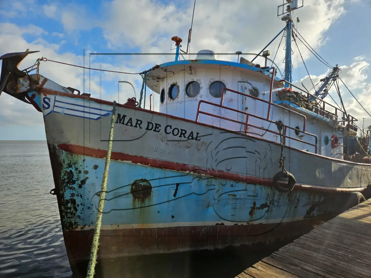 LOTE 002 - Duas Embarcações