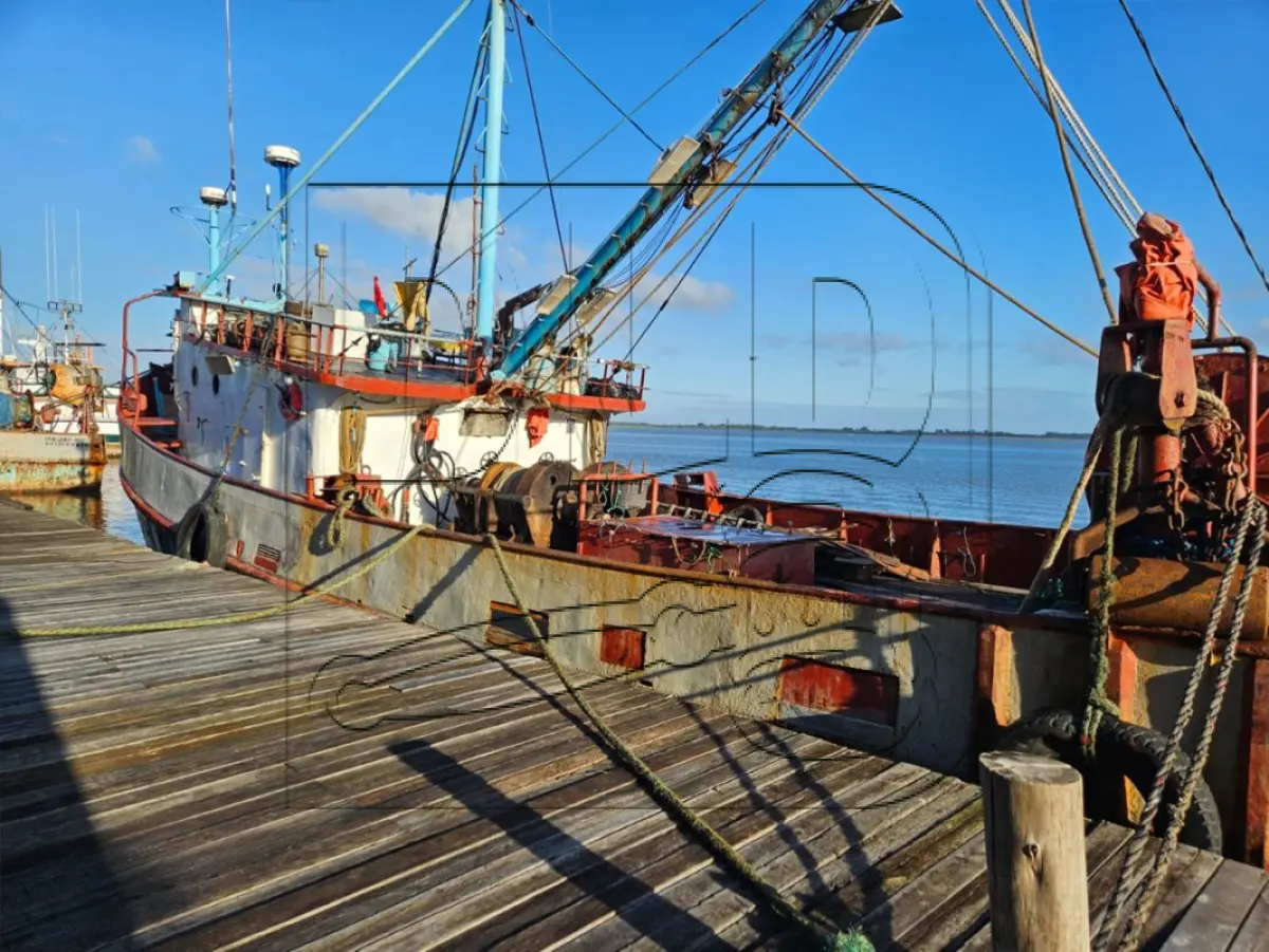 LOTE 002 - Duas Embarcações