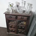 MESAS, CADEIRAS E ARMÁRIOS