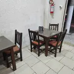 MESAS, CADEIRAS E ARMÁRIOS