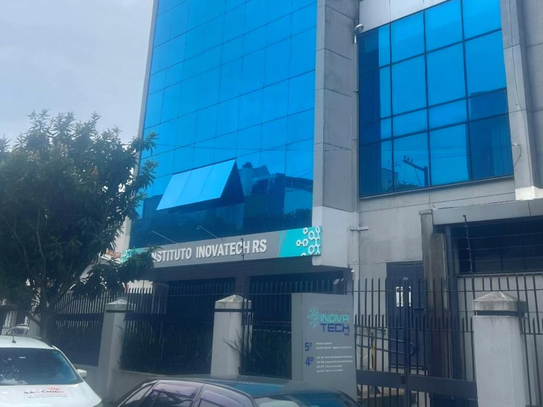 Venda Direta de um Prédio Comercial no bairro Santana, Porto Alegre/RS